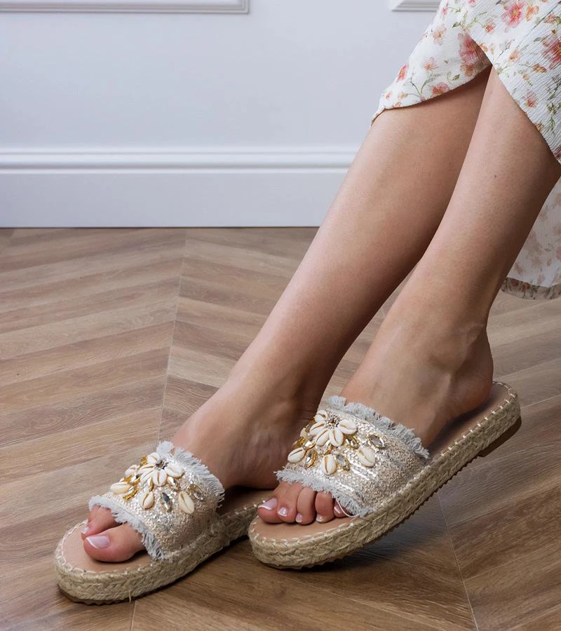 Šlepetės moterims sidabrinės pintos su kriauklelėmis espadrilės