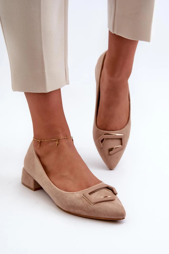 Smėlio spalvos aukštakulniai bateliai su dekoratyvine detale Step in style