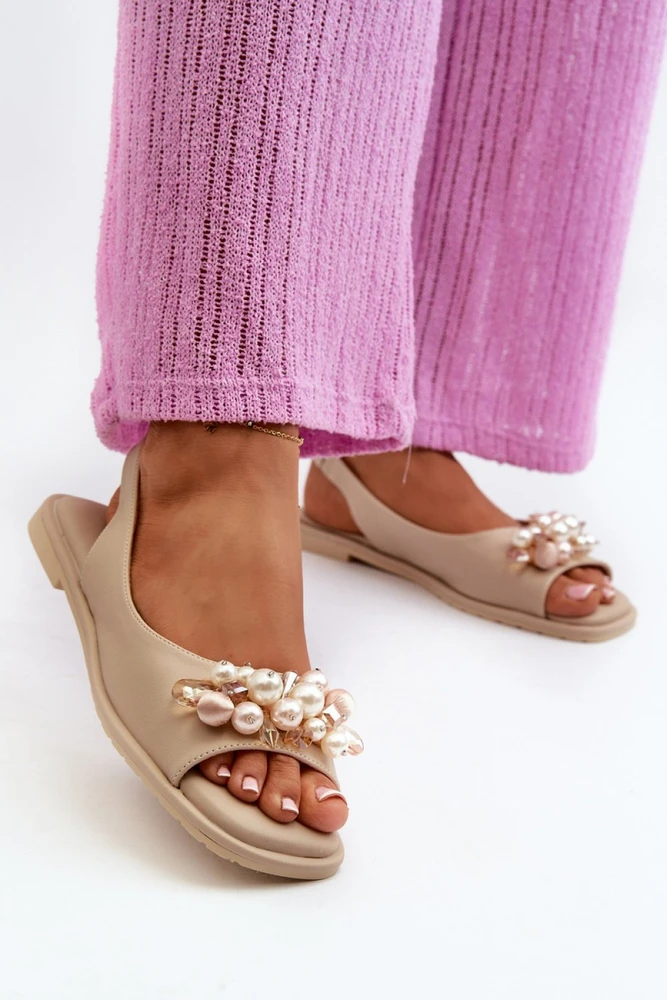 Smėlio spalvos basutės su dekoratyvinėmis detalėmis Step in style