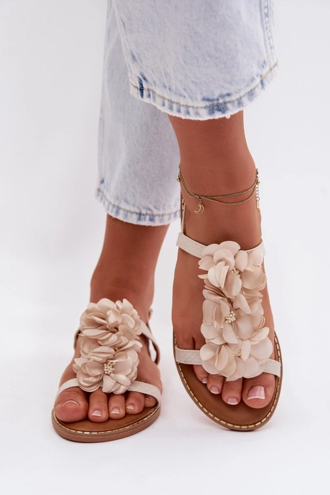 Smėlio spalvos basutės su gėlėmis Step in style