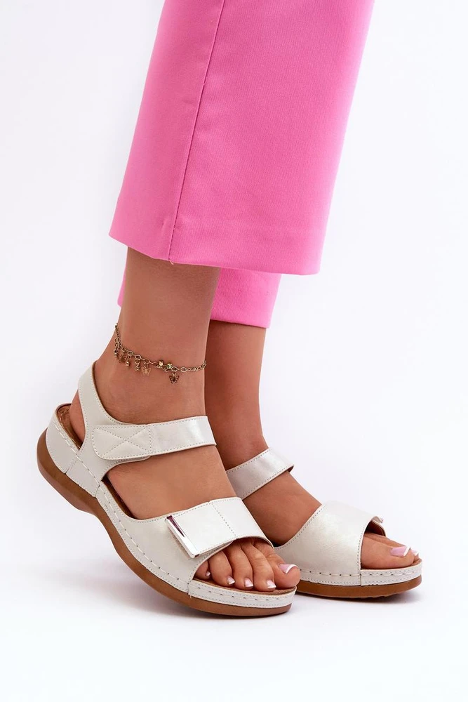 Smėlio spalvos basutės su lipdukais Step in style