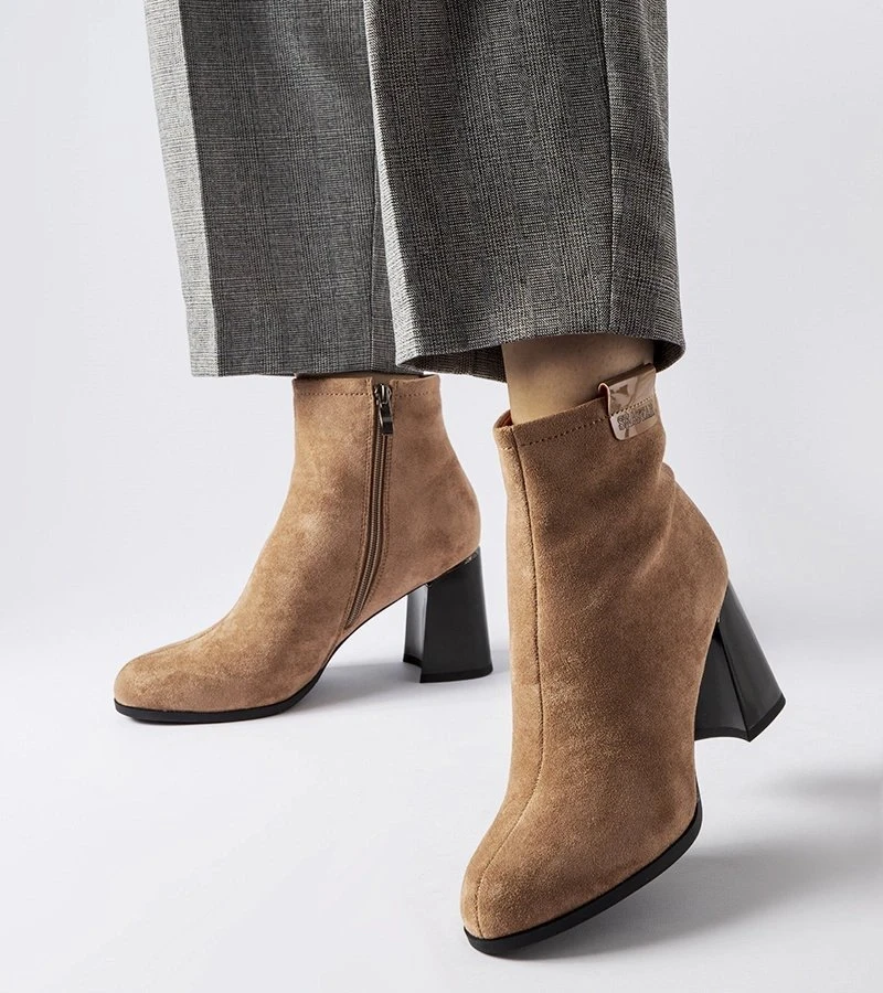 Smėlio spalvos elegantiški Serbadone stiletto batai