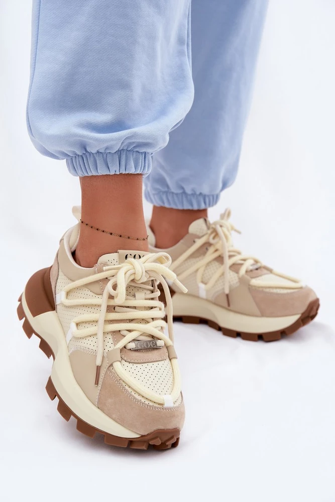 Smėlio spalvos moteriški sportbačiai iš odos ir zomšo