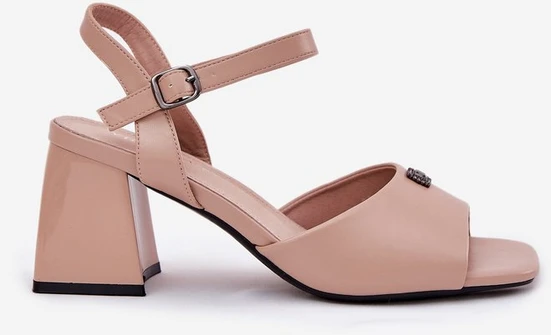 Smėlio spalvos moteriškos basutės su kulniuku
