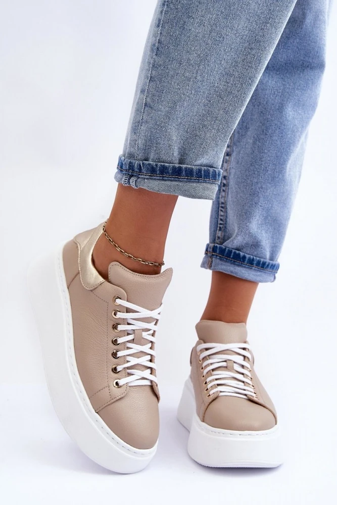 Smėlio spalvos sportiniai bateliai ant platformos Step in style
