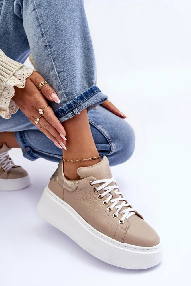 Smėlio spalvos sportiniai bateliai ant platformos Step in style