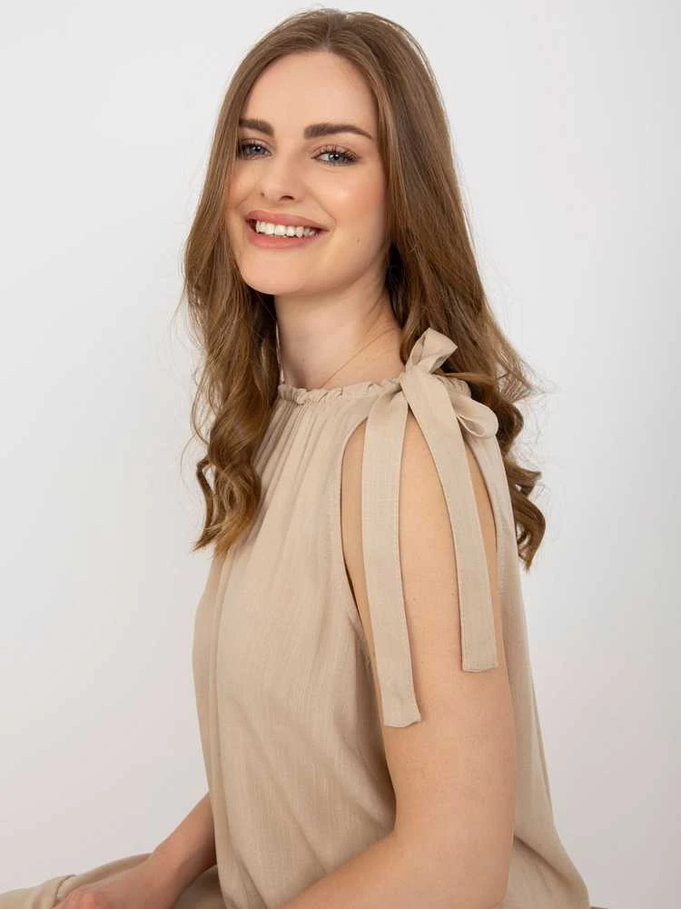 Smėlio spalvos suknelė