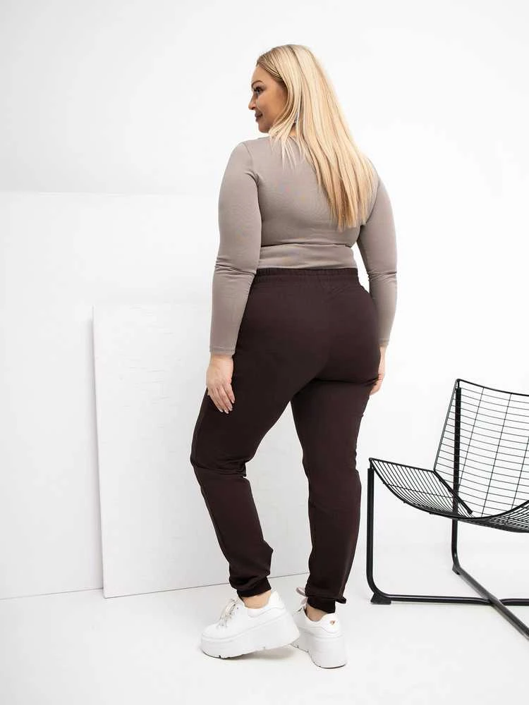 Sportinės kelnės moterims plus size tamsiai rudos spalvos