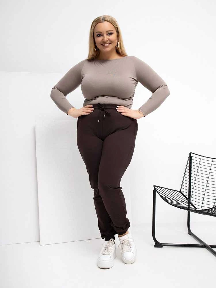 Sportinės kelnės moterims plus size tamsiai rudos spalvos