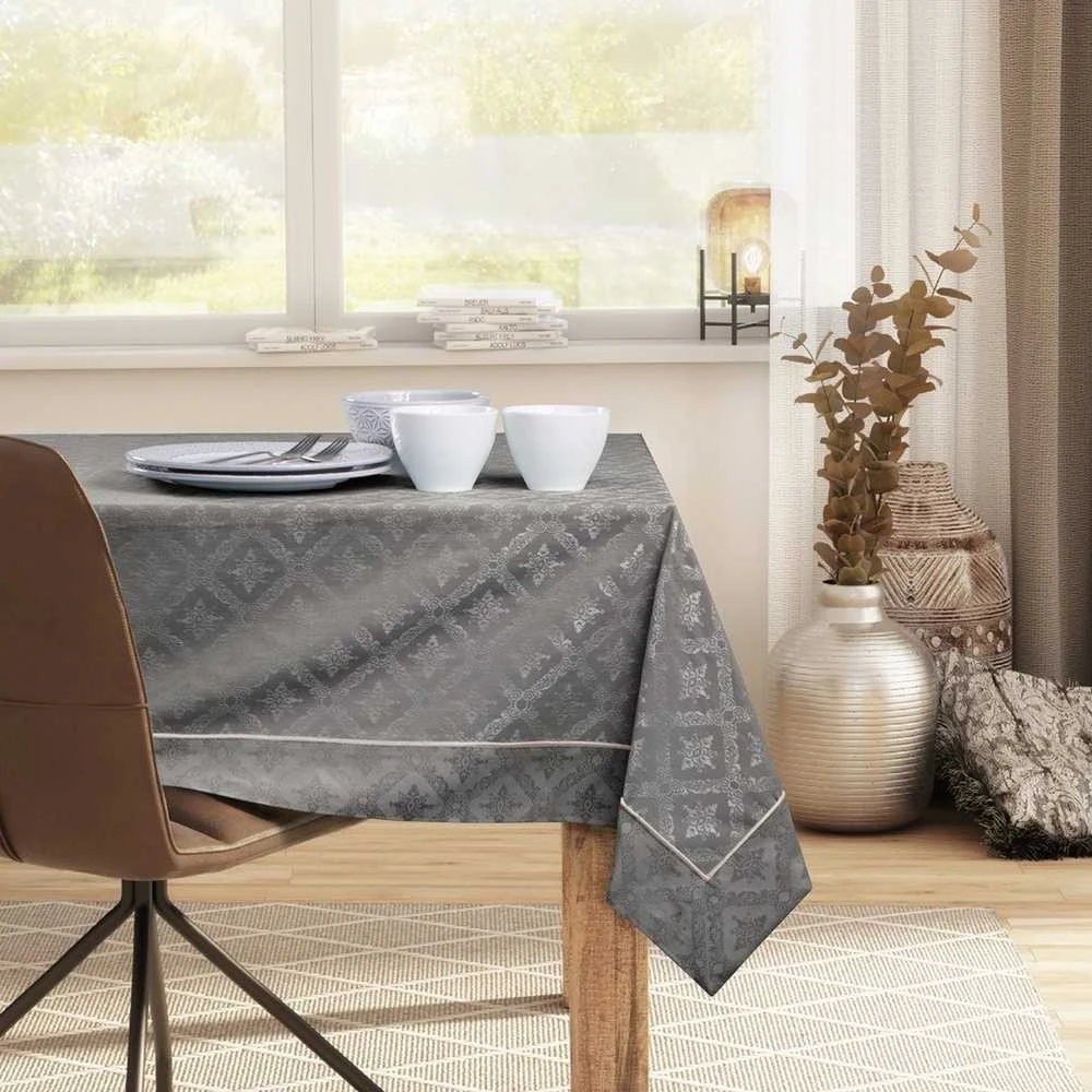 DecoKing Staltiesė 130×180 cm šokoladinės spalvos DK MAYA