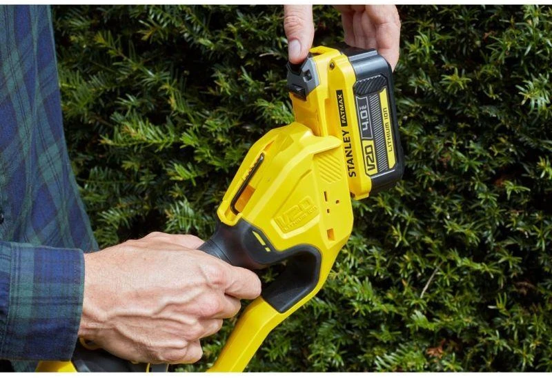 Stanley akumuliatorinės gyvatvorių žirklės aukštam kirpimui SFMCPH845M1, V20, 45cm, 1x4.0Ah