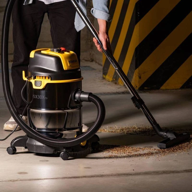 STANLEY Pramoninis dulkių siurblys SXVC30XTDE (1600W; juodas)