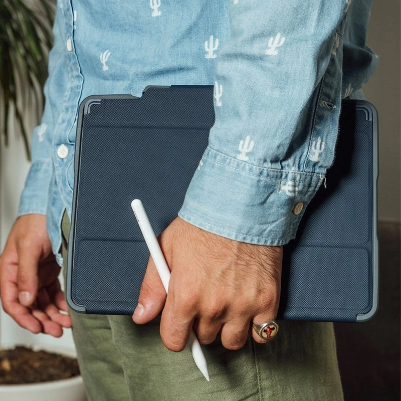STM Dux Plus - Rugged dėklas skirtas Apple iPad 11" 2025 / 10.9" 2022 MIL-STD-810G with Apple Pieštukas Holder Juodas EDU/COM Version