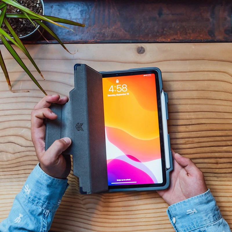 STM Dux Plus - Rugged dėklas skirtas Apple iPad 11" 2025 / 10.9" 2022 MIL-STD-810G with Apple Pieštukas Holder Juodas EDU/COM Version