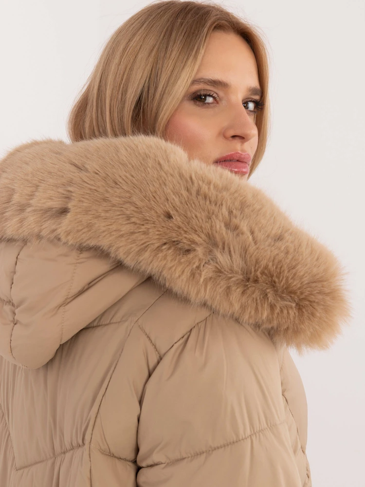 Striukė moterims MBM-KR-2505.14-camelowy
