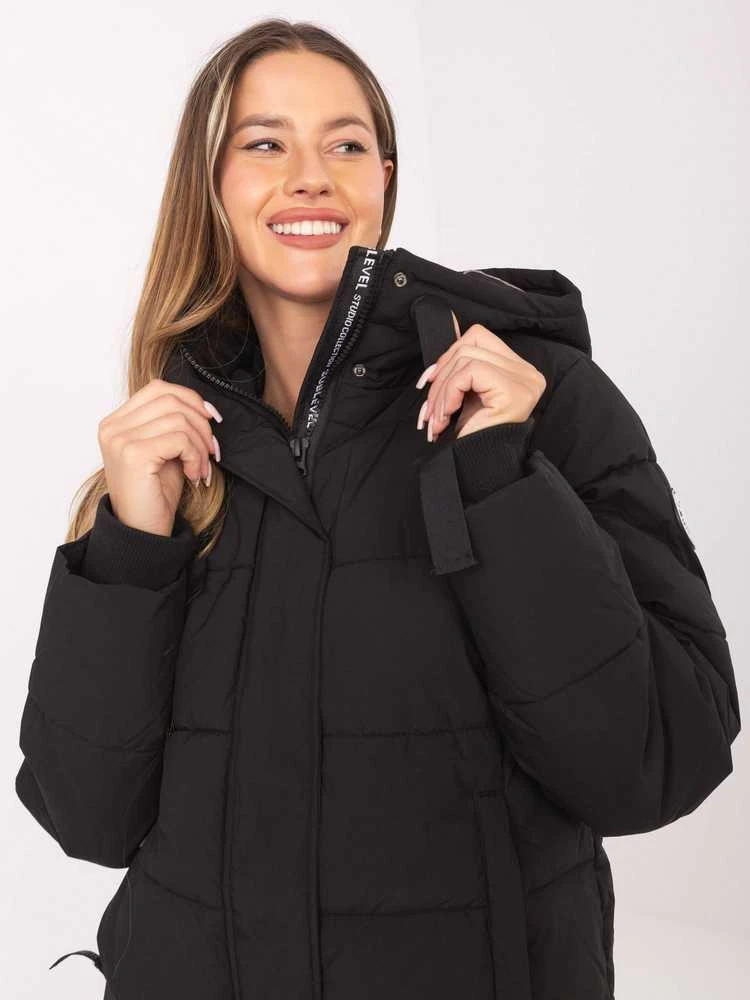 Striukė moteriška juoda pašiltinta Vero Moda