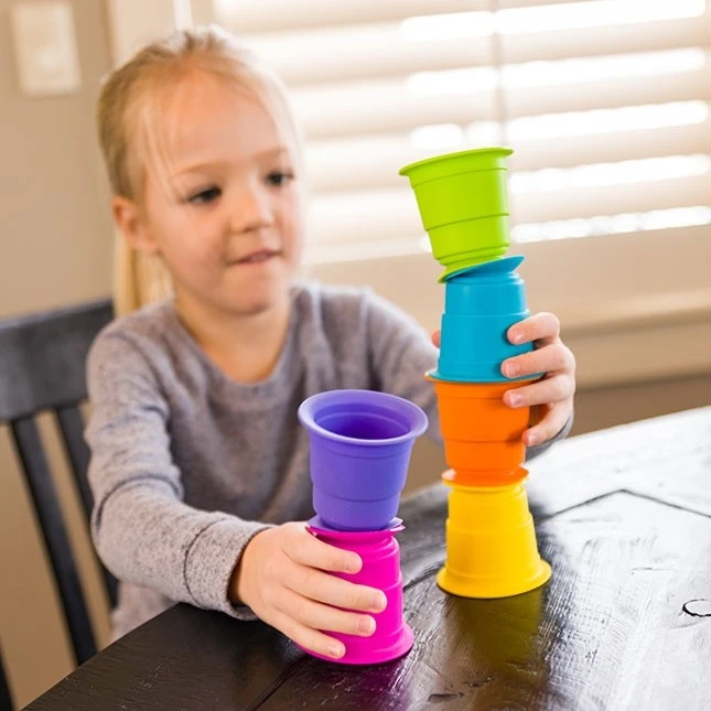 Fat Brain Toys Suction Kupz limpantys puodeliai