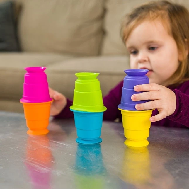 Fat Brain Toys Suction Kupz limpantys puodeliai