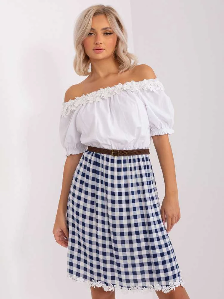 Suknelė balta ir tamsiai mėlyna