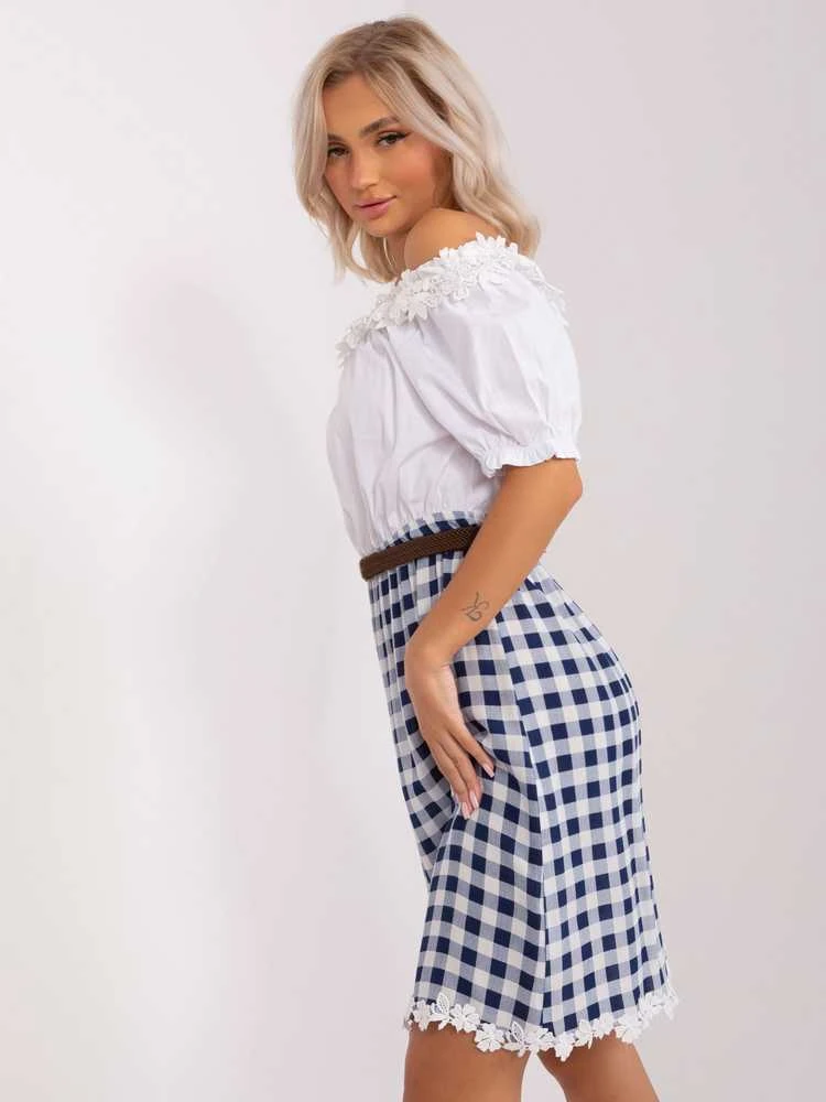 Suknelė balta ir tamsiai mėlyna