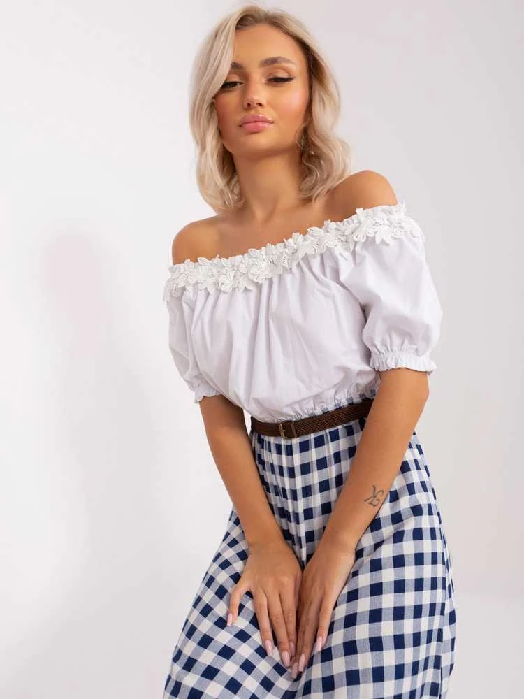 Suknelė balta ir tamsiai mėlyna