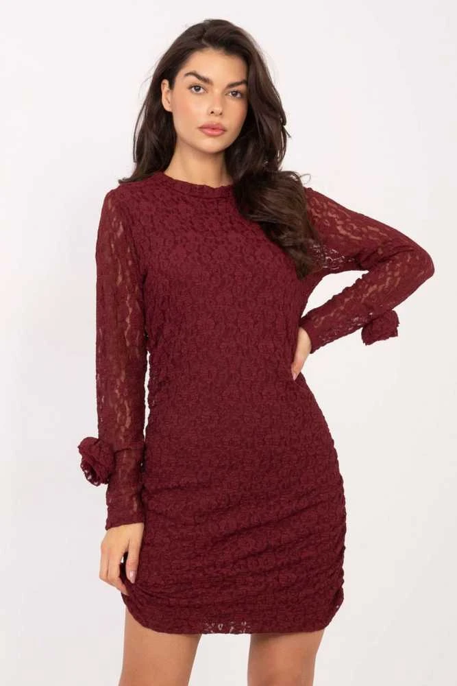 Suknelė bordo IT SK 9913 – stiliui ir elegancijai kiekvienai progai.