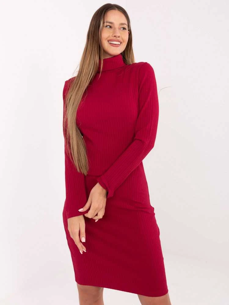 Suknelė bordo Makadamia – elegancijai ir jaukumui vėsesnėmis dienomis.