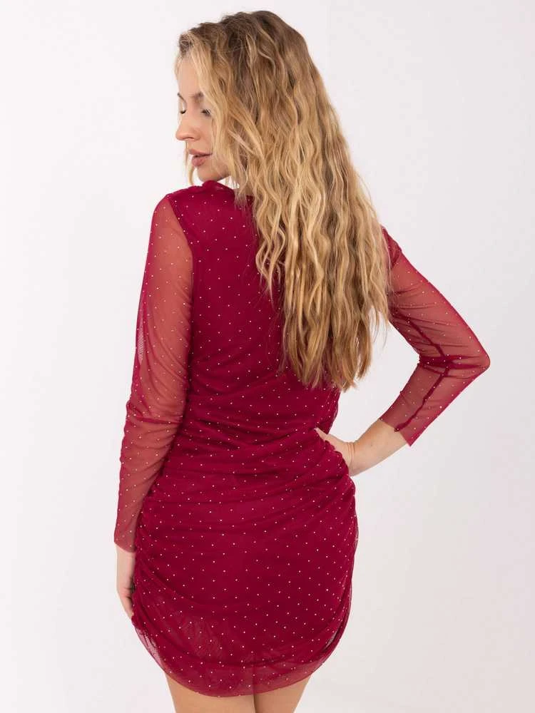 Suknelė bordo Makadamia – elegancijai ir šilumai vėsesnėmis dienomis.