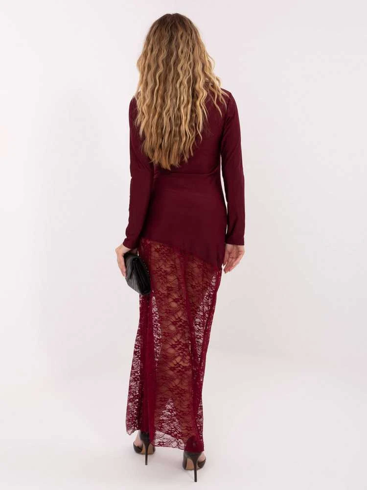 Suknelė bordo Makadamia – elegancijai ir išskirtinumui šaltuoju sezonu.