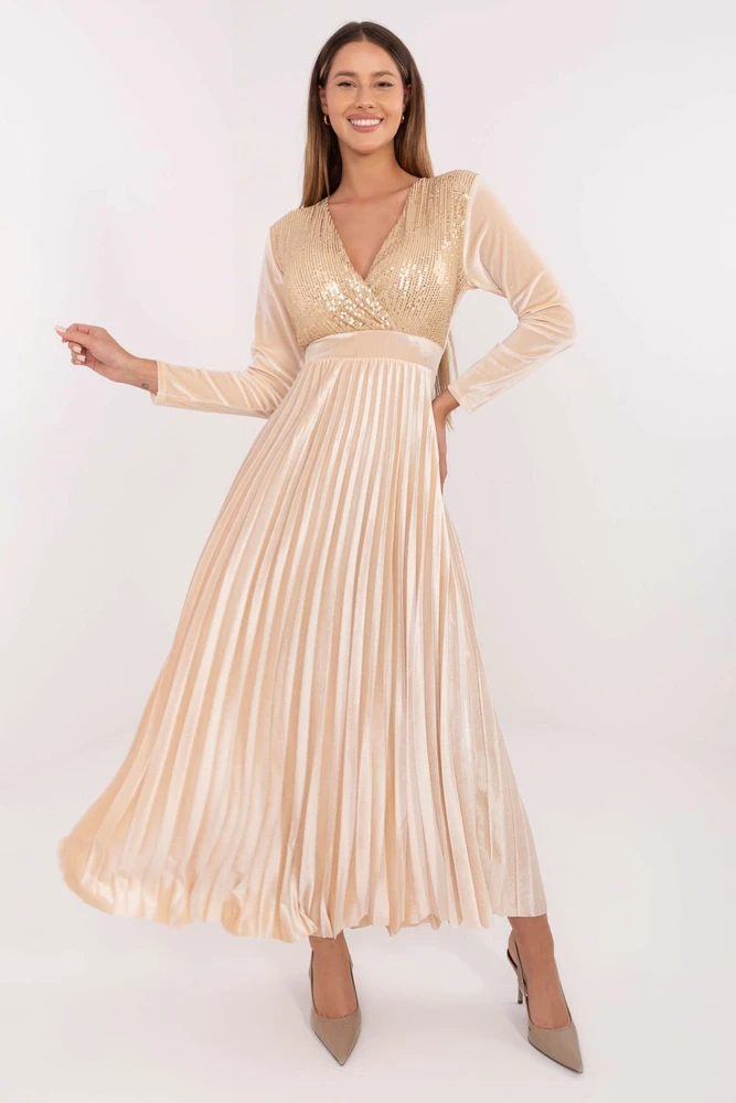 Suknelė ilga – elegancijai kiekviena proga.