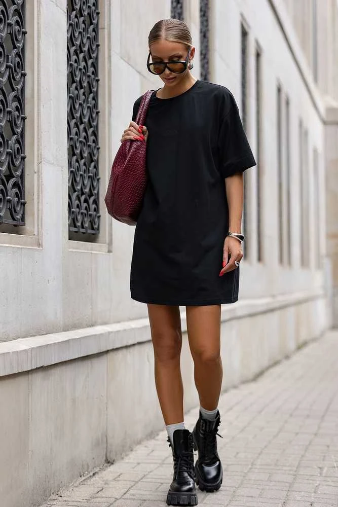 Suknelė moteriška juoda oversized marškinėlių stiliaus SELLA