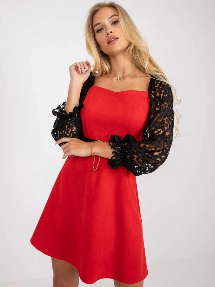 Suknelė raudona