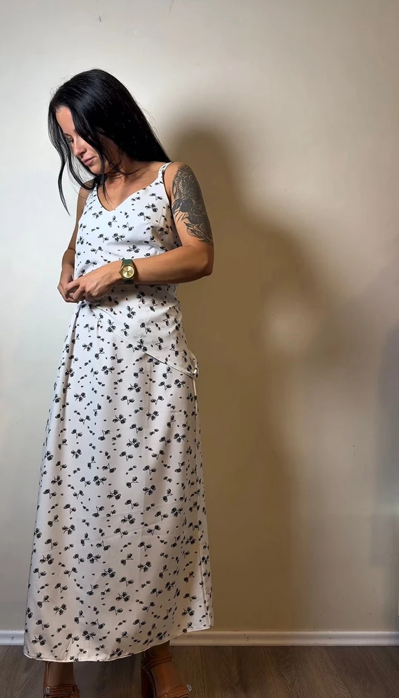 Suknelė su skarele