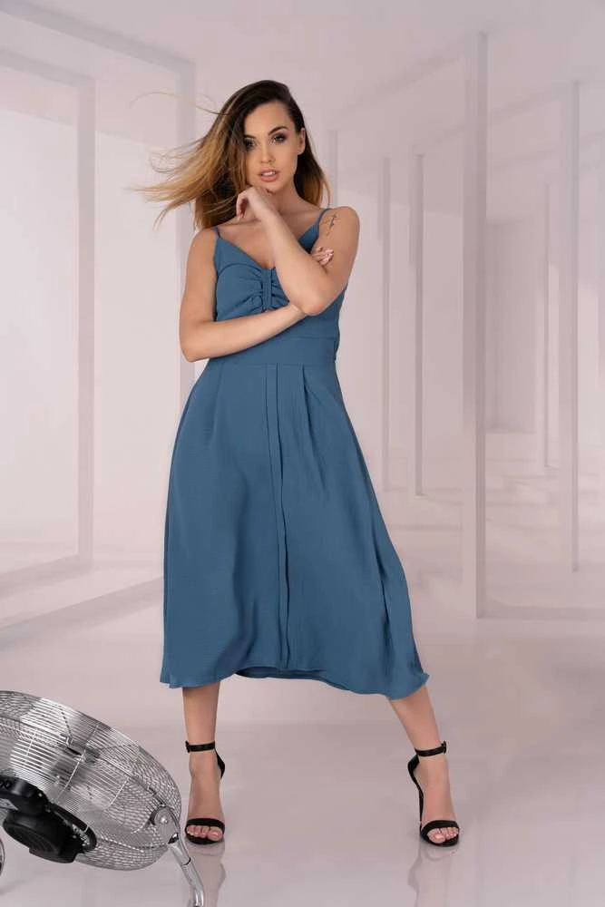 Suknelė šviesiai mėlyna