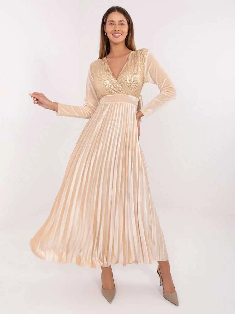 Suknelė šviesiai smėlio spalvos IT SK – elegancijai ir lengvumui kiekvieną dieną.