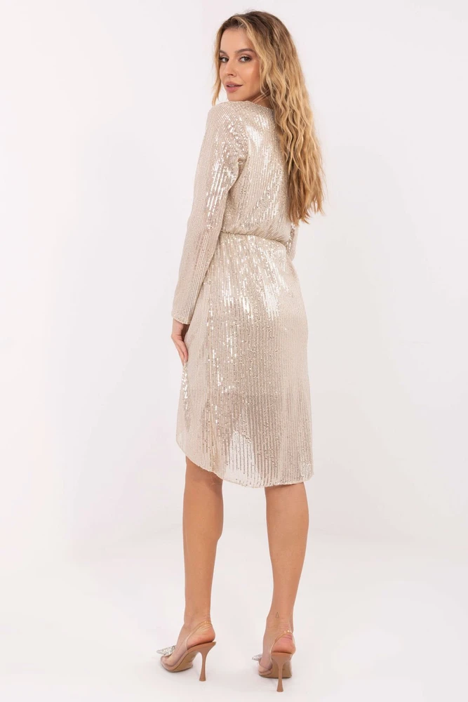 Suknelė vakarinė – elegancijai ypatingomis progomis.
