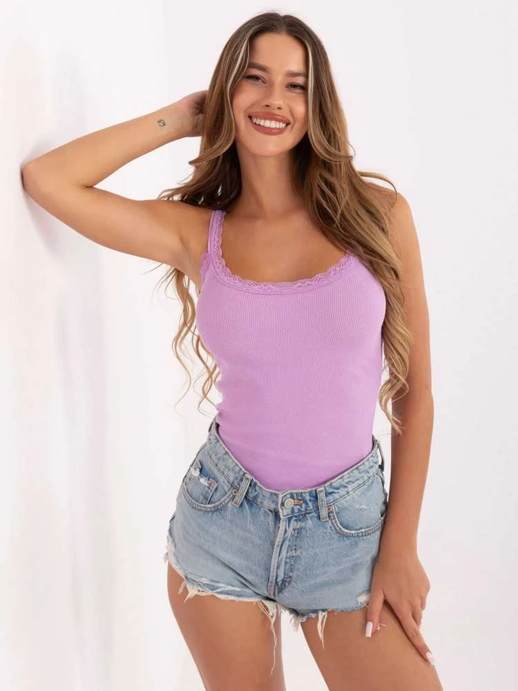 Šviesiai violetinė viršutinė dalis