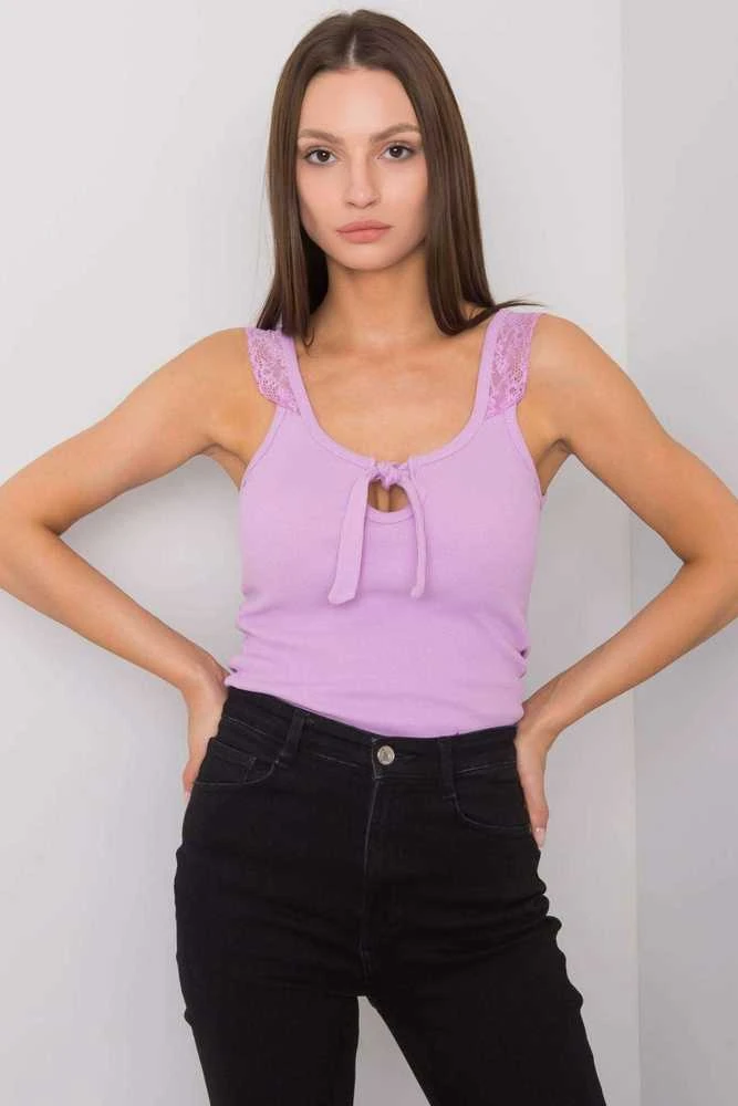 Šviesiai violetinė viršutinė dalis