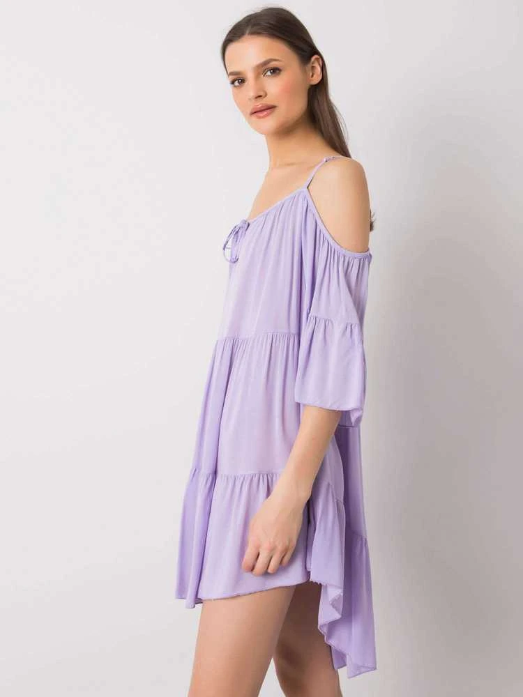 Šviesiai violetinės spalvos suknelė