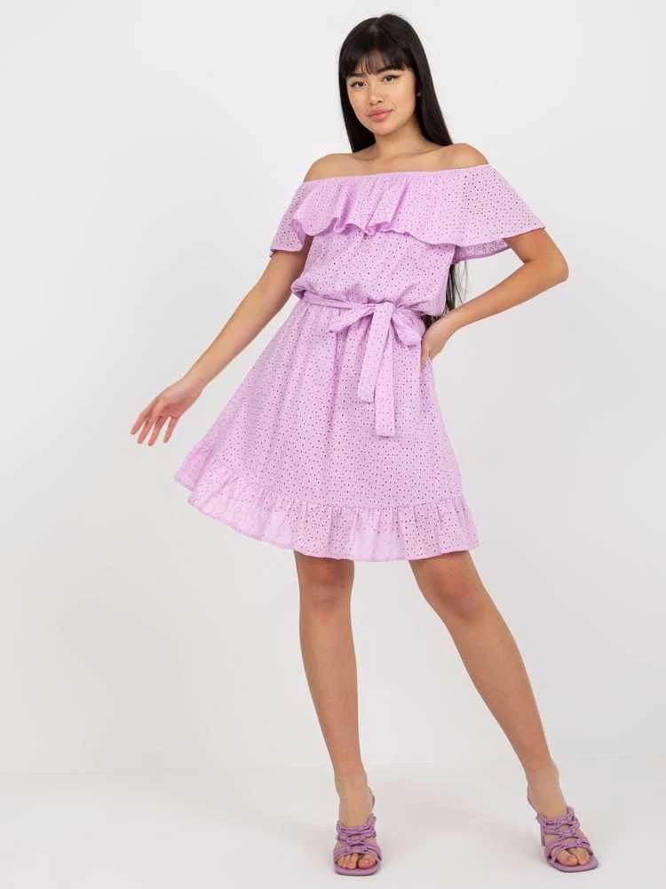 Šviesiai violetinės spalvos suknelė