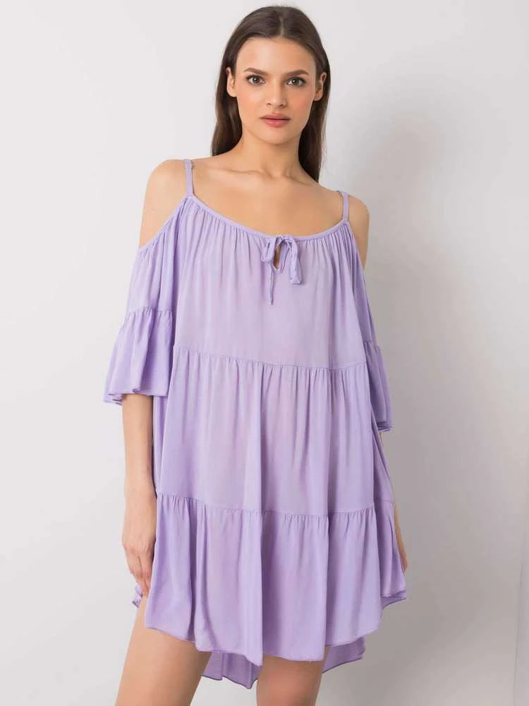 Šviesiai violetinės spalvos suknelė