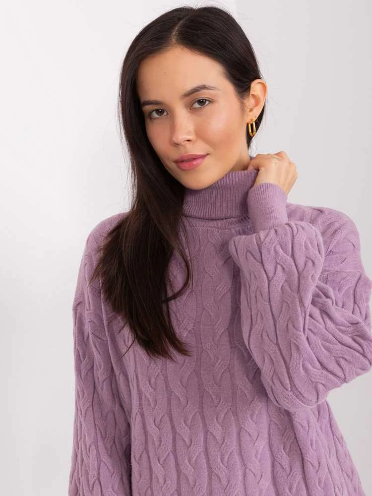 Šviesiai violetinis megztinis