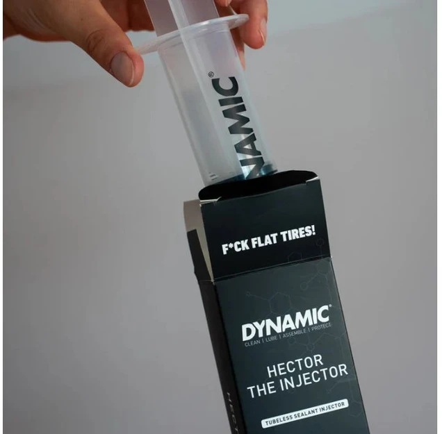 Švirkštas bekamerinių padangų skysčio užpildymui Dynamic Hector The Injector