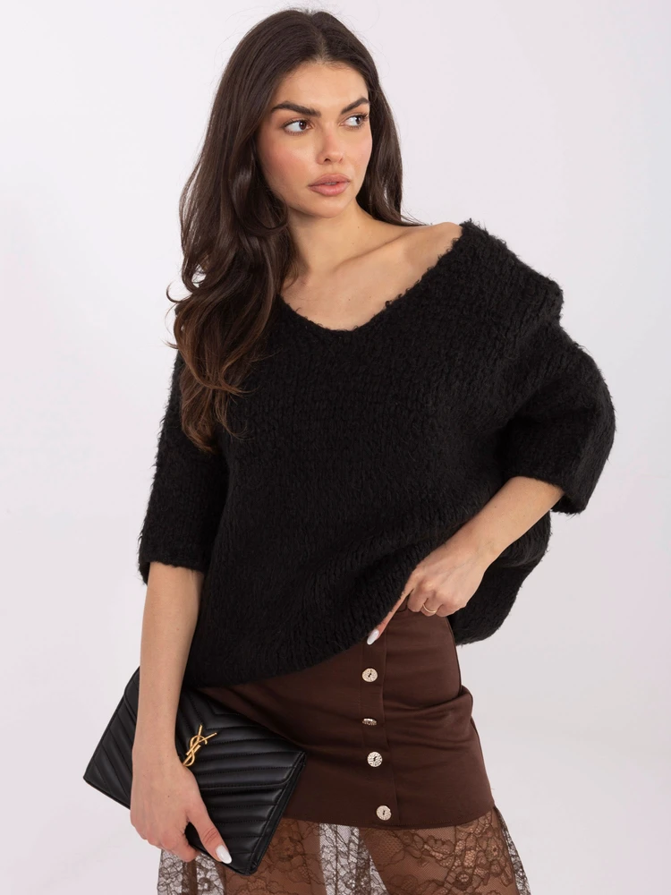 Megztinis juodas IT – šilumai ir stiliui vėsiomis dienomis.