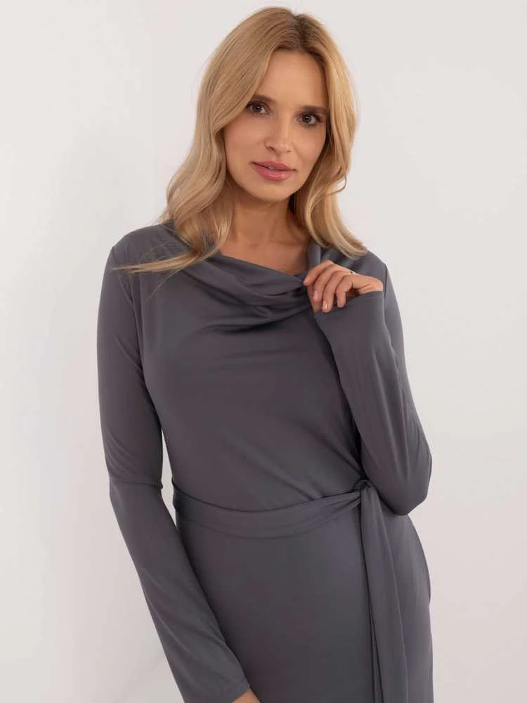Tamsiai pilka suknelė
