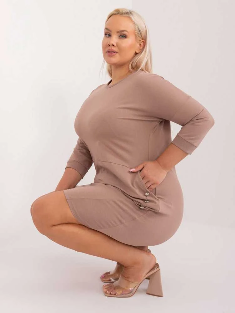 Tamsiai smėlinė suknelė