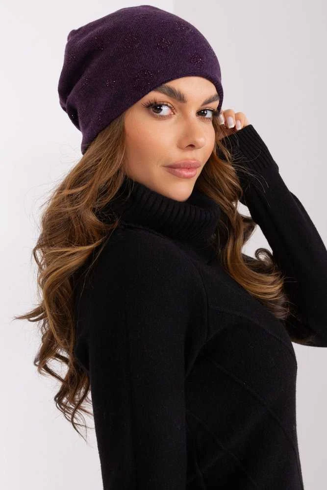 Tamsiai violetinė kepurė
