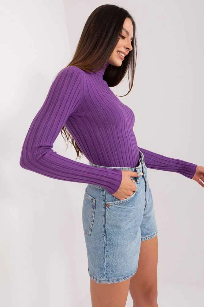 Tamsiai violetinis megztinis