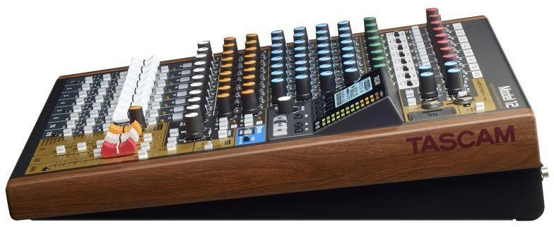 Garso Pultas - Tascam Model 12 12 Kanalų, USB Type-C, Juodas, Medinis