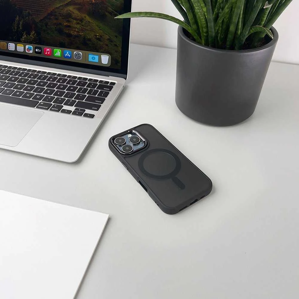 Hurtel Fashion Dėklas compatible with MagSafe skirtas Apple iPhone 17 – juodos spalvos